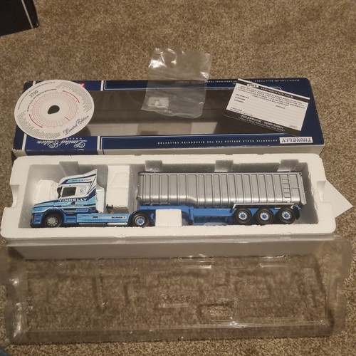 Limited edition corgi cc12805